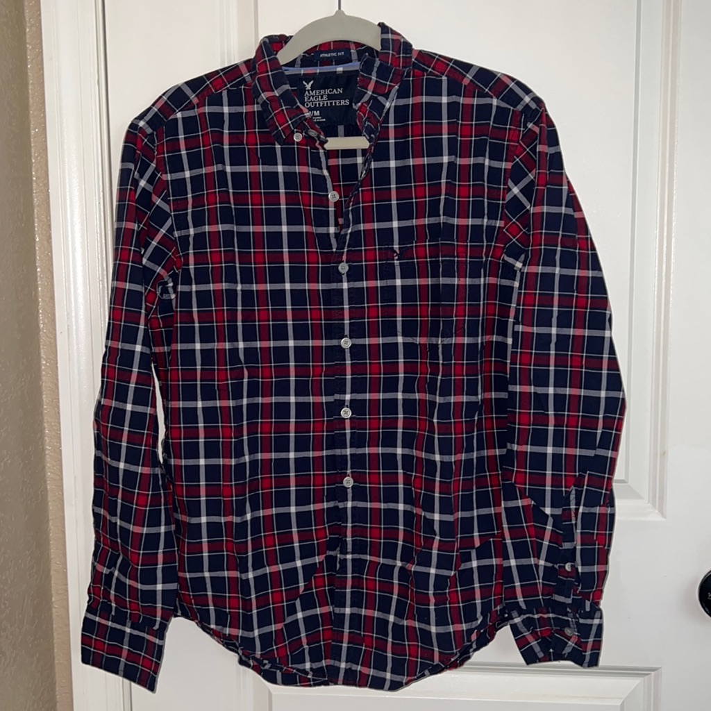 Aeo Navy/Red/White Pattern Button Down